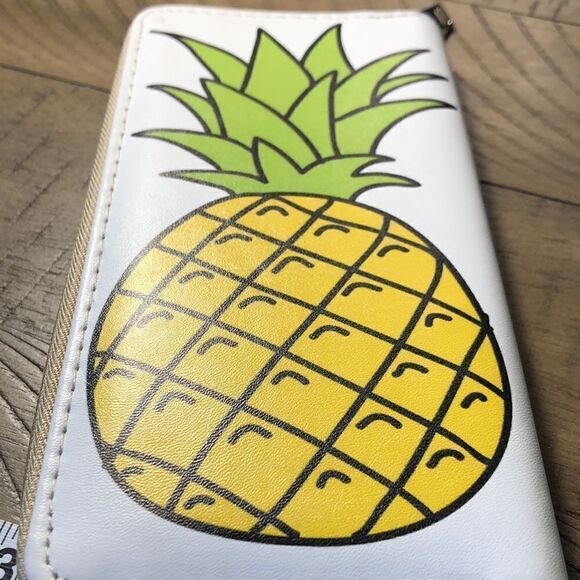NWT Neon Pineapple 🍍Security Zip Vegan Wallet. Roomy! - Picture 4 of 17